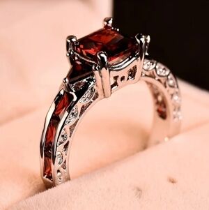 New Beautiful red women's fashion ring